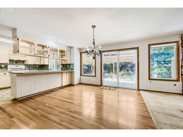 890 Ne 6TH Dr, Hillsboro, OR 97124