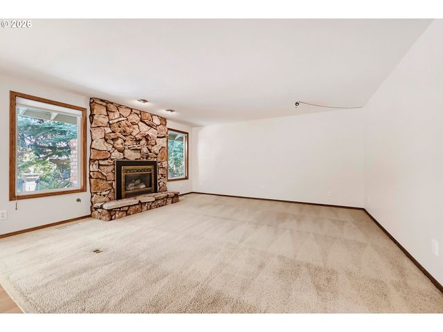 890 Ne 6TH Dr, Hillsboro, OR 97124