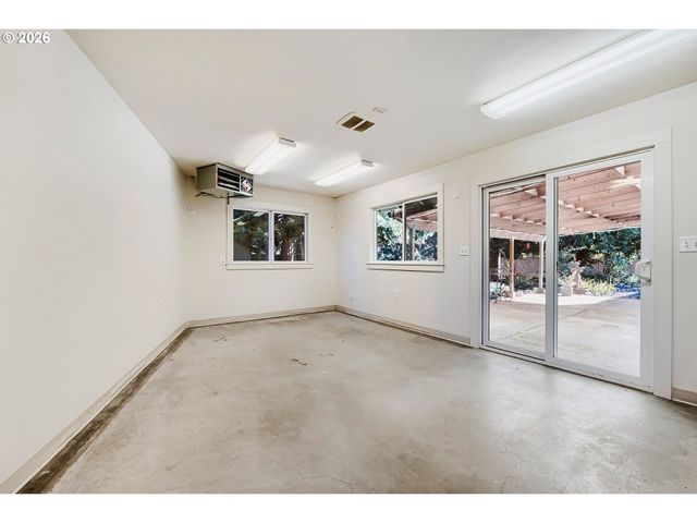 890 Ne 6TH Dr, Hillsboro, OR 97124