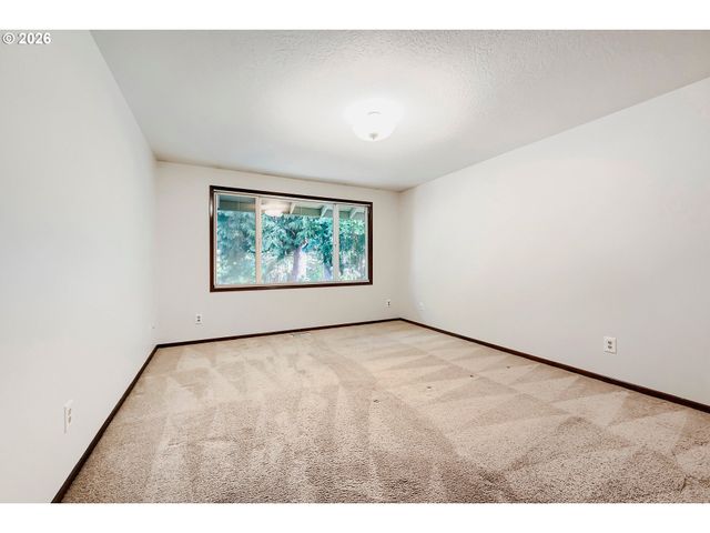 890 Ne 6TH Dr, Hillsboro, OR 97124