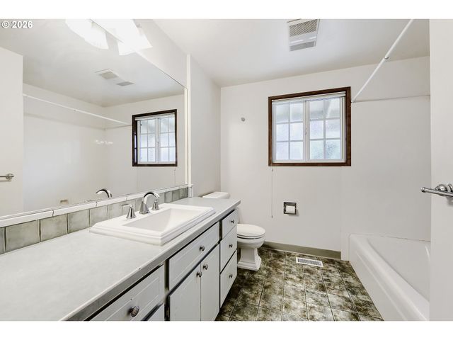 890 Ne 6TH Dr, Hillsboro, OR 97124