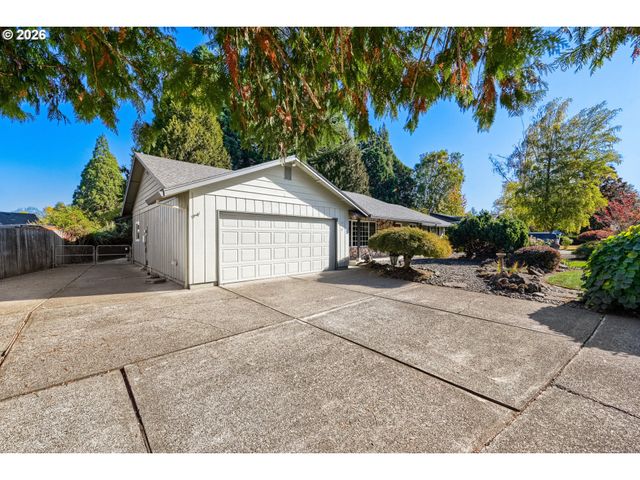 890 Ne 6TH Dr, Hillsboro, OR 97124