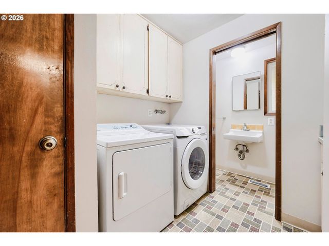 890 Ne 6TH Dr, Hillsboro, OR 97124