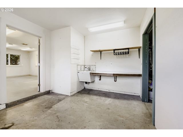 890 Ne 6TH Dr, Hillsboro, OR 97124