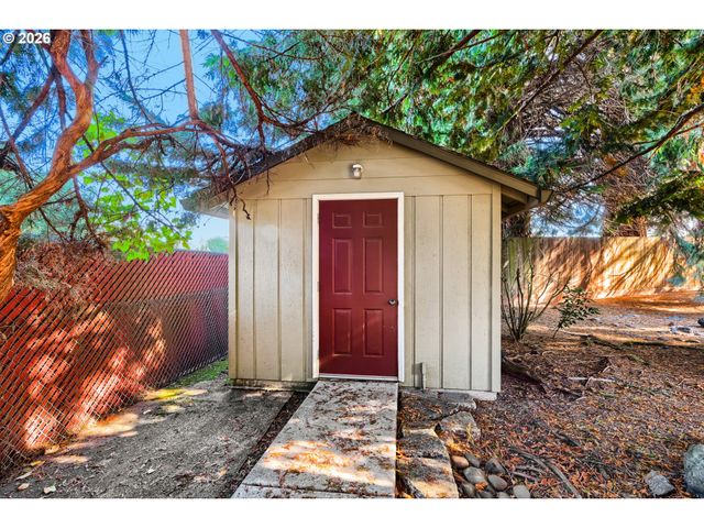 890 Ne 6TH Dr, Hillsboro, OR 97124