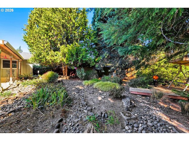 890 Ne 6TH Dr, Hillsboro, OR 97124