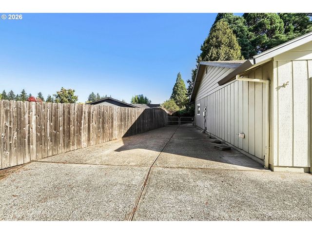 890 Ne 6TH Dr, Hillsboro, OR 97124