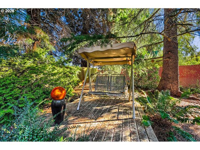 890 Ne 6TH Dr, Hillsboro, OR 97124