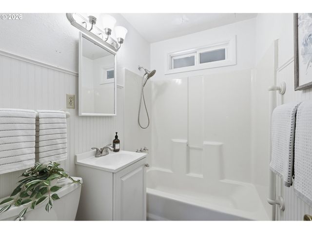 4224 Se 73RD Ave, Portland, OR 97206