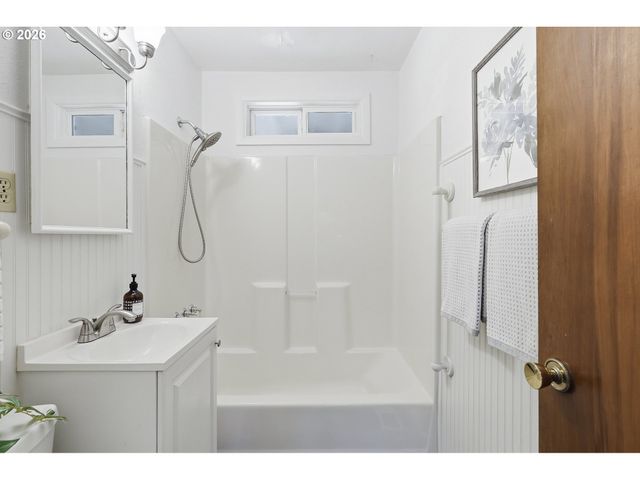 4224 Se 73RD Ave, Portland, OR 97206