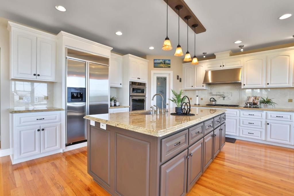 Image 12 of property listing at 100 Heintz Court, Los Gatos, CA 95032