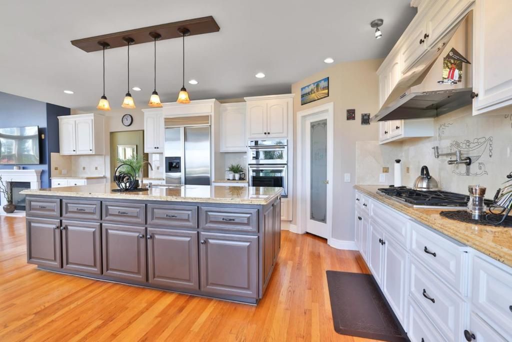 Image 13 of property listing at 100 Heintz Court, Los Gatos, CA 95032