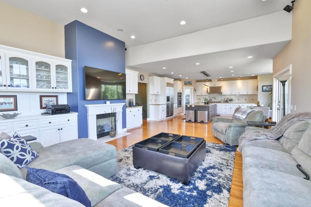 Image 15 of property listing at 100 Heintz Court, Los Gatos, CA 95032