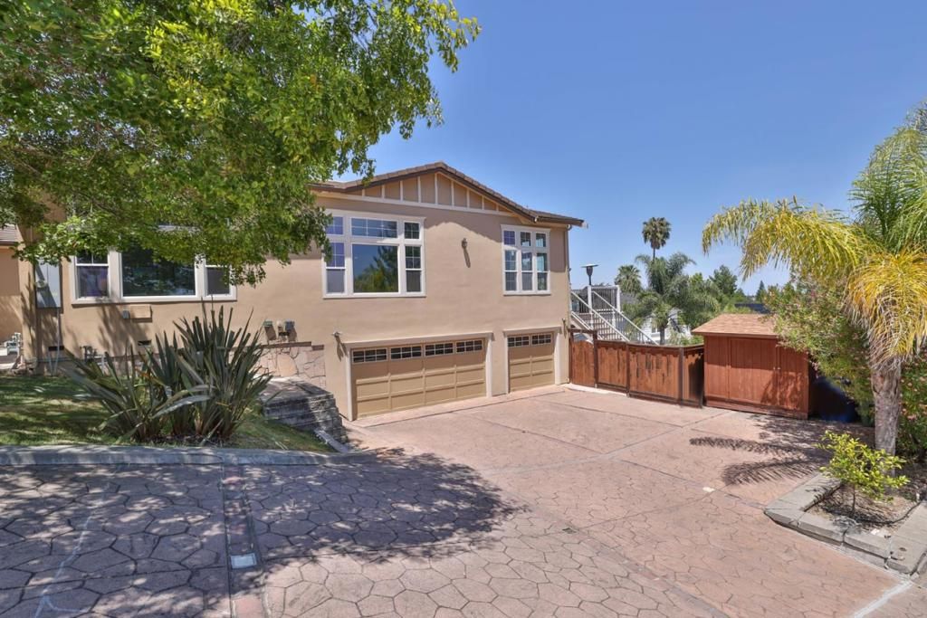 Image 29 of property listing at 100 Heintz Court, Los Gatos, CA 95032