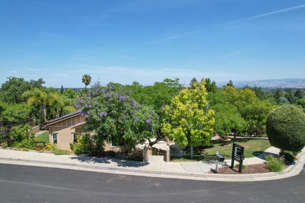 Image 42 of property listing at 100 Heintz Court, Los Gatos, CA 95032