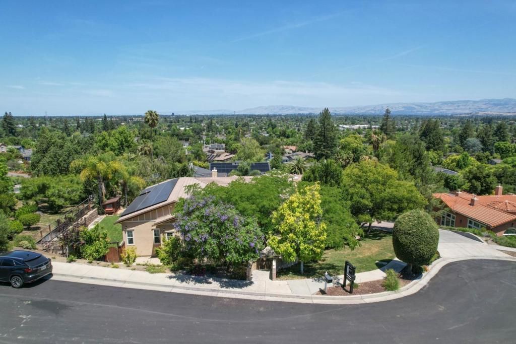 Image 43 of property listing at 100 Heintz Court, Los Gatos, CA 95032