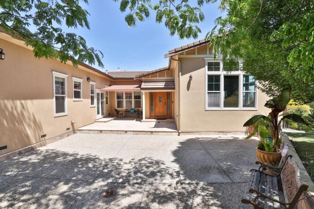 Image 7 of property listing at 100 Heintz Court, Los Gatos, CA 95032