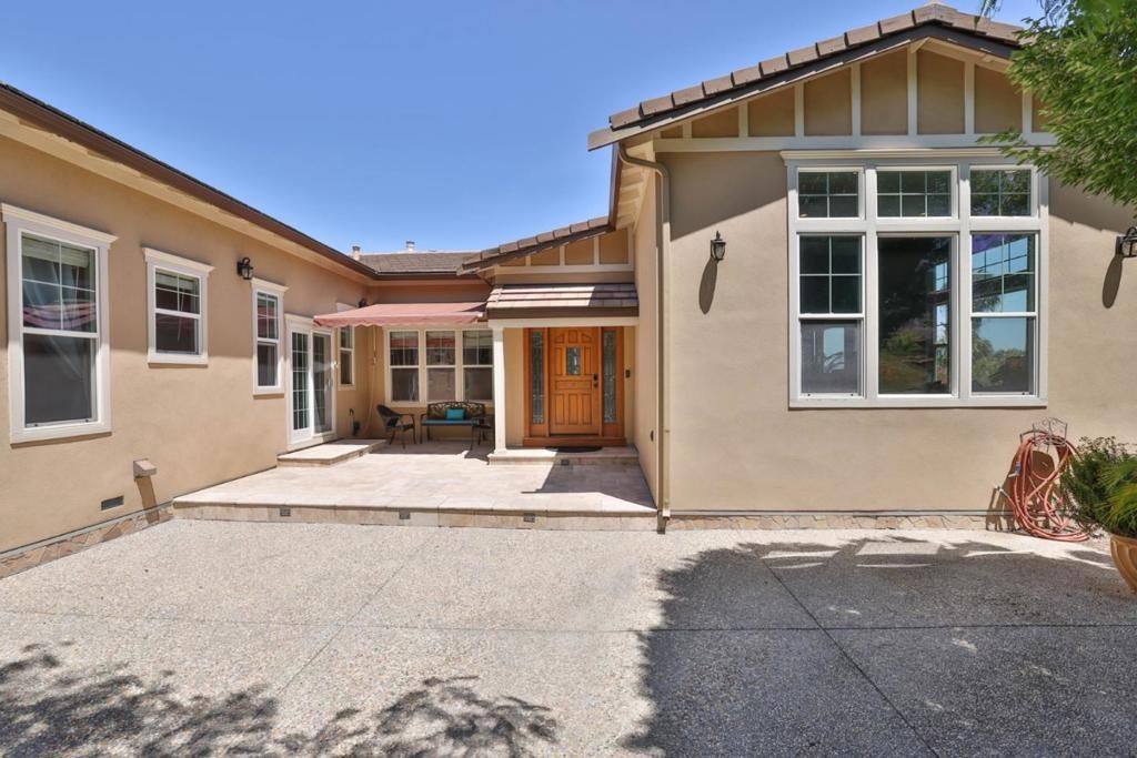 Image 8 of property listing at 100 Heintz Court, Los Gatos, CA 95032