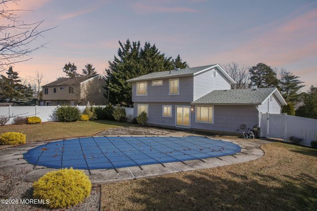 972 Quartz Drive, Toms River, NJ 08753