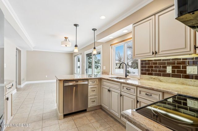 972 Quartz Drive, Toms River, NJ 08753