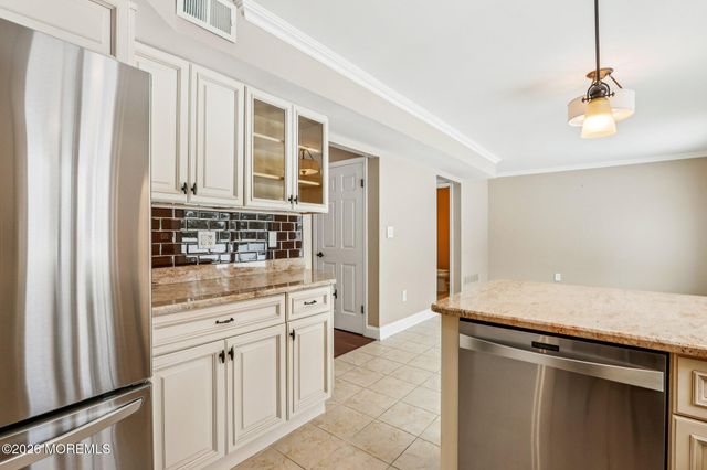 972 Quartz Drive, Toms River, NJ 08753