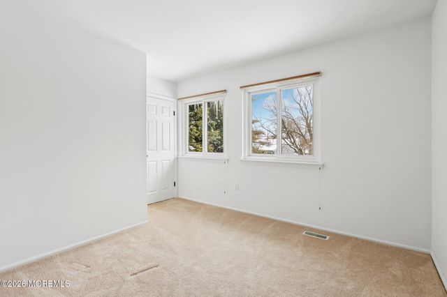 972 Quartz Drive, Toms River, NJ 08753