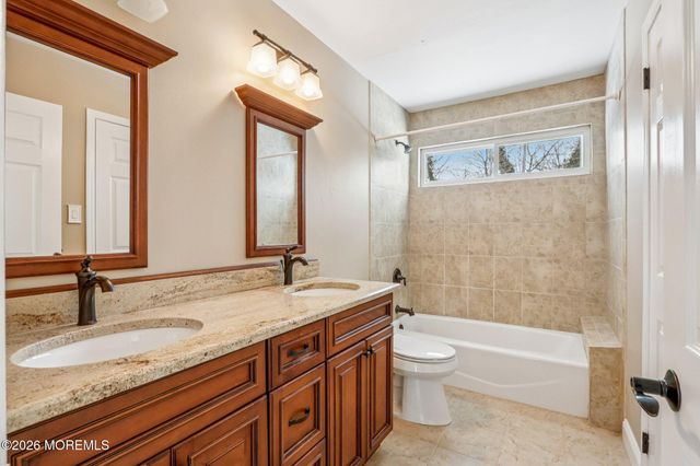 972 Quartz Drive, Toms River, NJ 08753