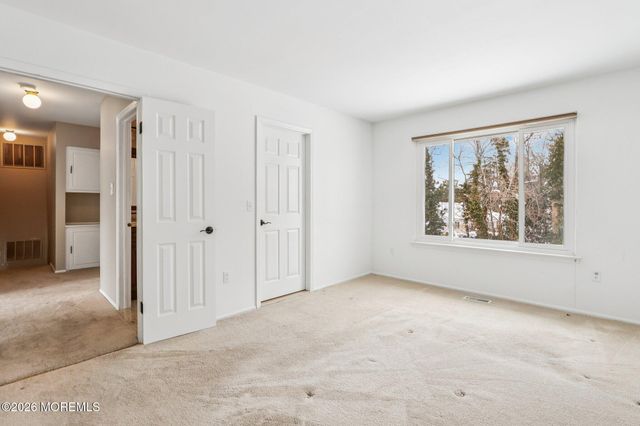 972 Quartz Drive, Toms River, NJ 08753