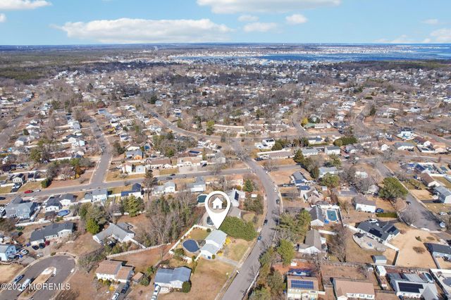 972 Quartz Drive, Toms River, NJ 08753