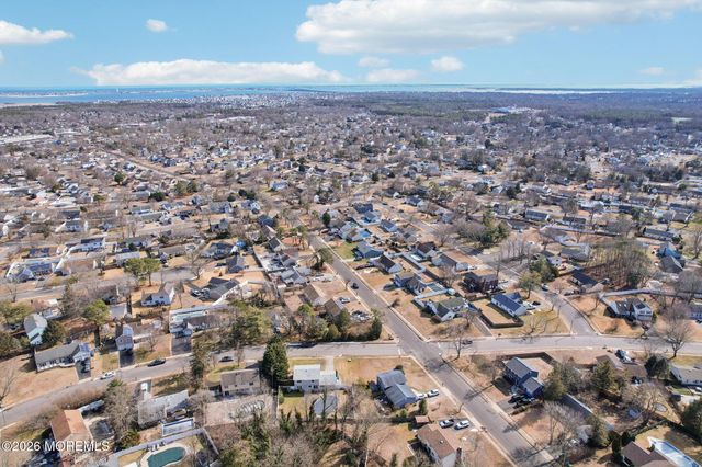 972 Quartz Drive, Toms River, NJ 08753