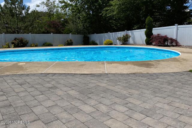 972 Quartz Drive, Toms River, NJ 08753