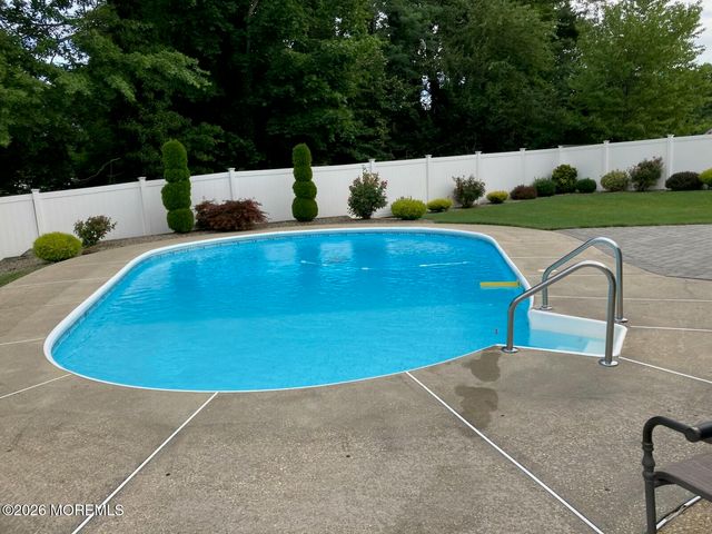 972 Quartz Drive, Toms River, NJ 08753