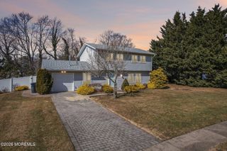 972 Quartz Drive, Toms River, NJ 08753