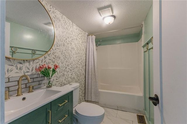 2900 Woodend Avenue, Kansas City, KS 66106