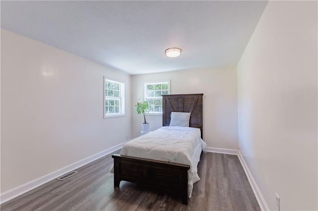 2900 Woodend Avenue, Kansas City, KS 66106