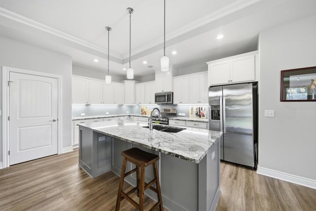 1013 E Waters Edge St, Derby, KS 67037