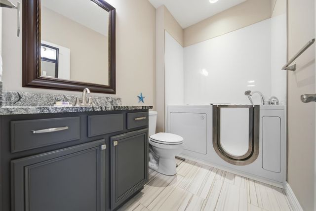 1013 E Waters Edge St, Derby, KS 67037