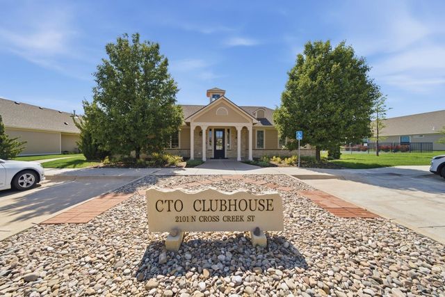 1013 E Waters Edge St, Derby, KS 67037