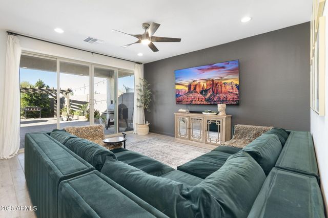 26320 N THORNHILL Drive, Peoria, AZ 85383