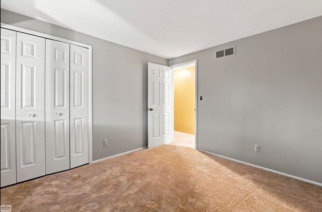 32553 Barclay Sq Square, Warren, MI 48093
