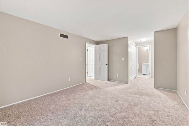 32553 Barclay Sq Square, Warren, MI 48093