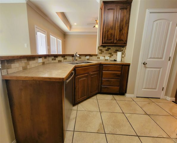 621 Marybeth Drive, Burleson, TX 76028