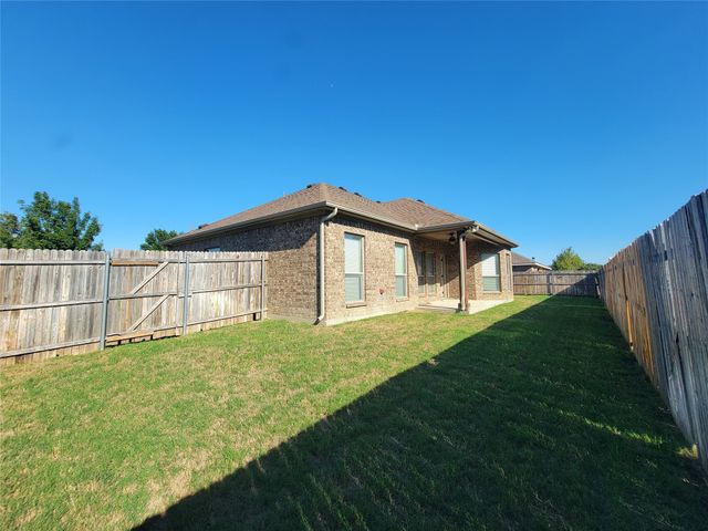621 Marybeth Drive, Burleson, TX 76028