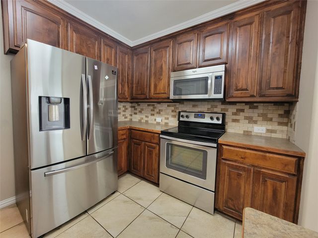 621 Marybeth Drive, Burleson, TX 76028