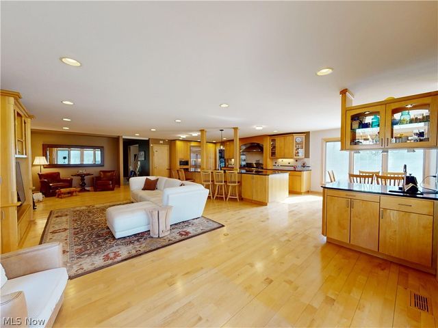 7885 Pear Tree Drive, Chesterland, OH 44026