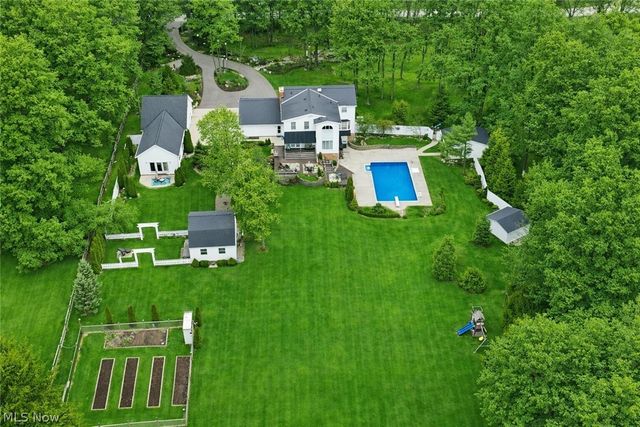 7885 Pear Tree Drive, Chesterland, OH 44026