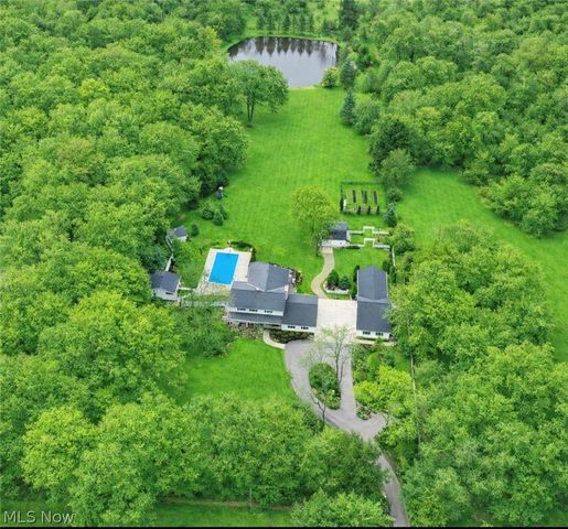 7885 Pear Tree Drive, Chesterland, OH 44026