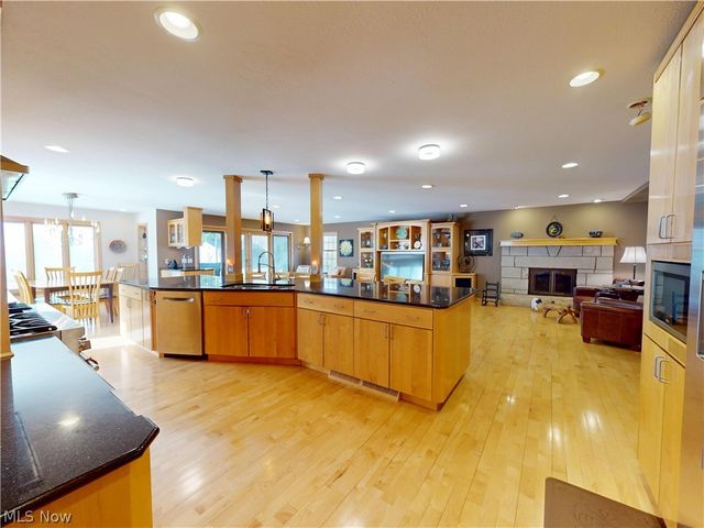 7885 Pear Tree Drive, Chesterland, OH 44026