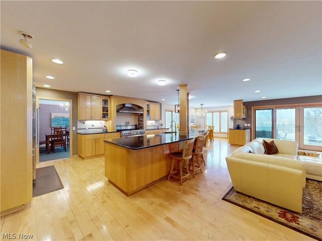 7885 Pear Tree Drive, Chesterland, OH 44026