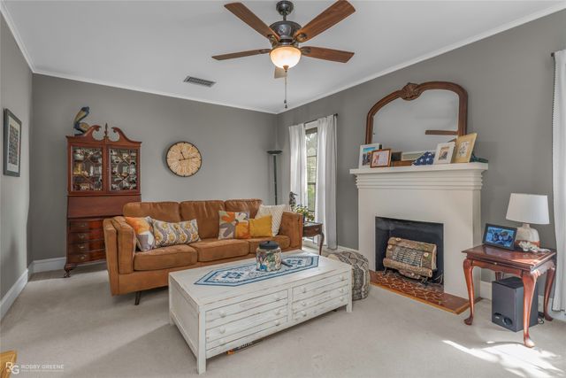 704 College, Shreveport, LA 71104